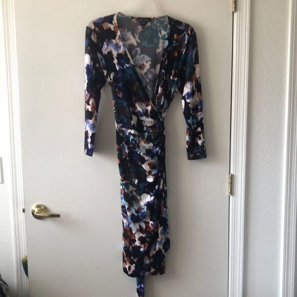 Maggy London Wrap Dress Size 8 Gently Used Floral Print - Picture 1 of 5
